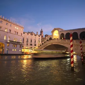 A Couple Of Steps From Rialto Appartamento